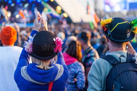 O Fandango do Festival de Glastonbury: Uma Análise da Influência Transcultural de Willy Toledo